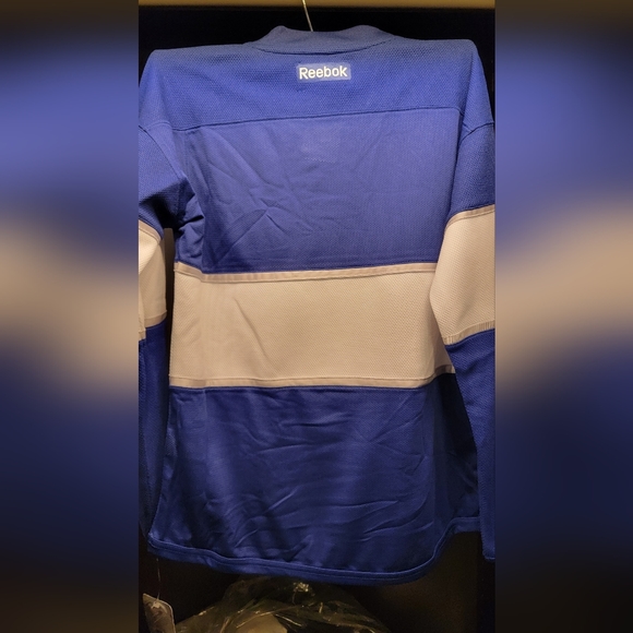 BNWT Women's Maple Leafs Jersey Sz Medium - Picture 5 of 8